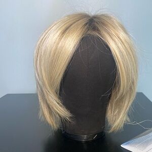 REAL DEAL WIG BY RAQUEL WELCH-HEAT FRIENDLY SYNTHETIC HAIR - SHADED BISCUIT-NWT